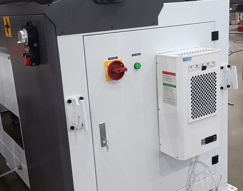 恒溫常量數控發(fā)泡密封涂膠機